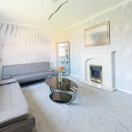 Comfortable House Knaresborough With 2 Parking Spaces & Garden Knaresborough